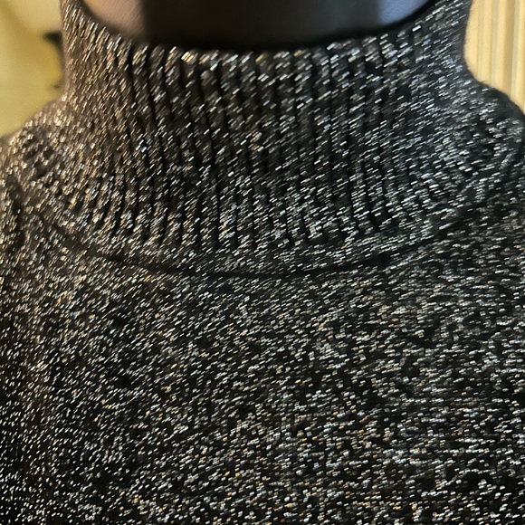 Silver knit sleeveless turtleneck top by Peter Nygard size S - Picture 2 of 3